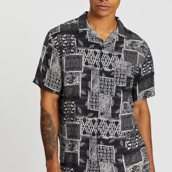 COTTON ON Tribal Squares Hawaiian Island Short Sleeve Shirt NWT - Picture 2 of 15